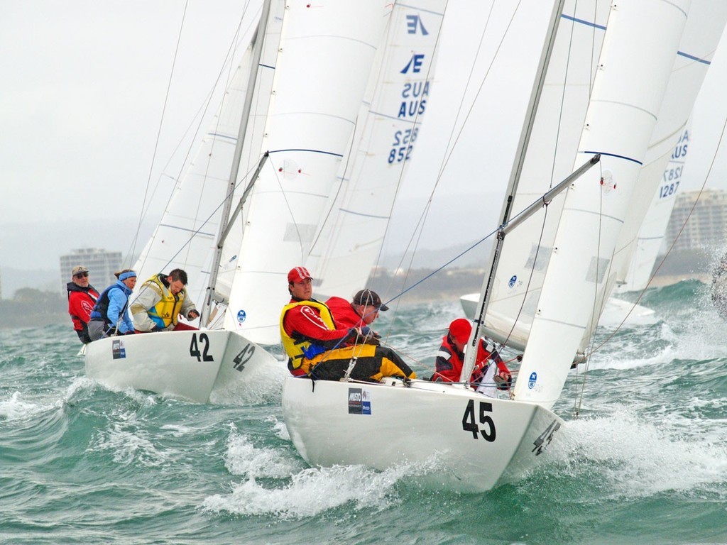 Heading for the mark - 2008 Musto Etchells Winter Australian titles     © Peter Duncan http://www.questphoto.net